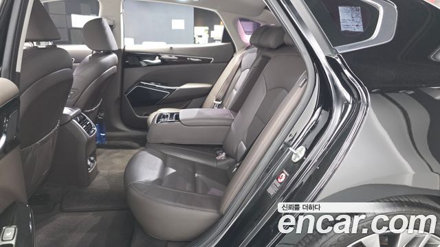 Kia K7 2018 — photo 16