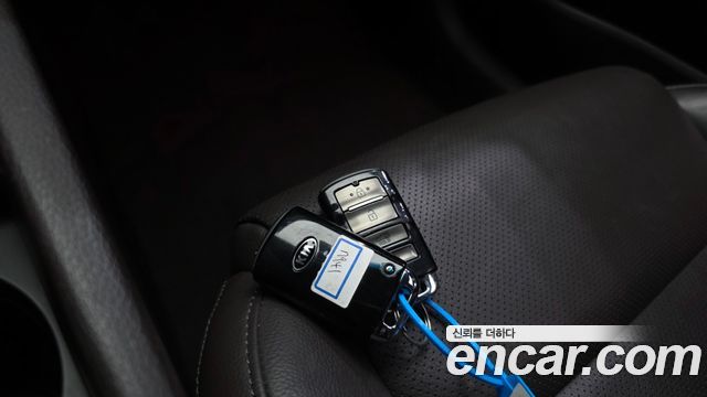 Kia K7 2018 — photo 30