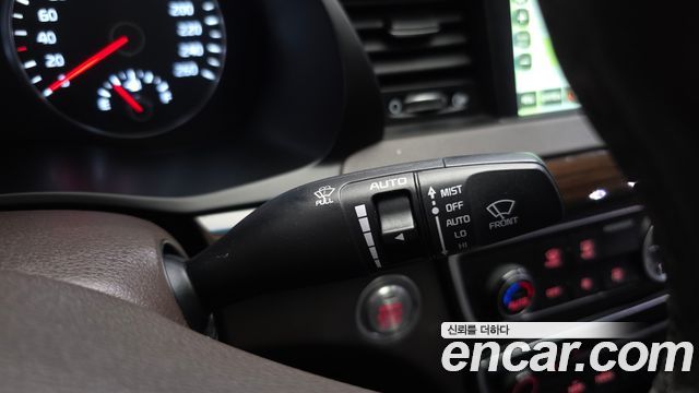 Kia K7 2018 — photo 39