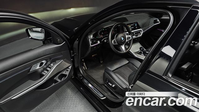BMW 3-Series 2021 — photo 17