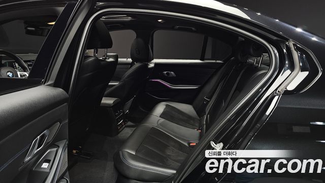 BMW 3-Series 2021 — photo 18