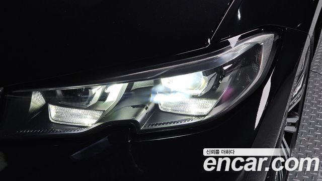 BMW 3-Series 2021 — photo 8