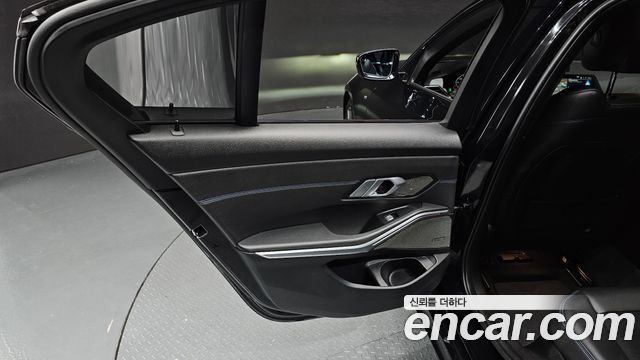 BMW 3-Series 2021 — photo 15