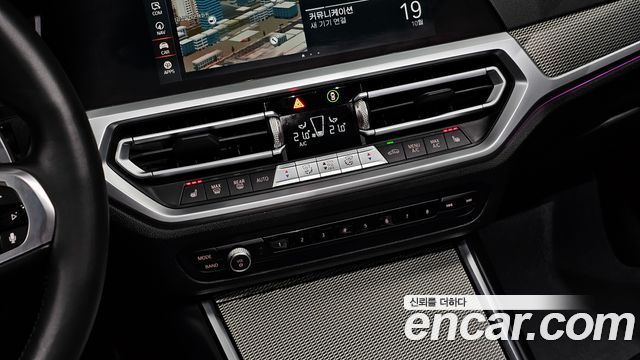 BMW 3-Series 2021 — photo 27