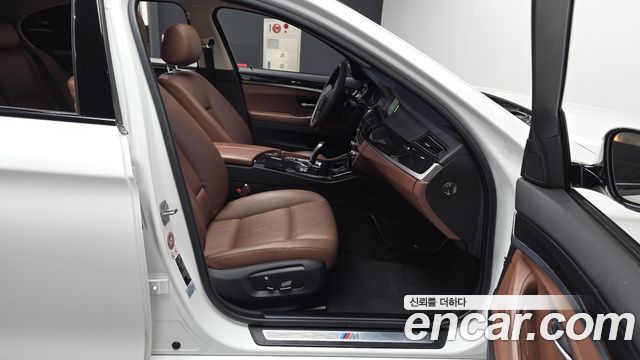 BMW 5-Series 2016 — photo 11