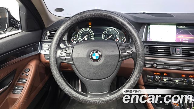 BMW 5-Series 2016 — photo 13