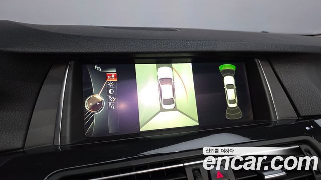 BMW 5-Series 2016 — photo 16
