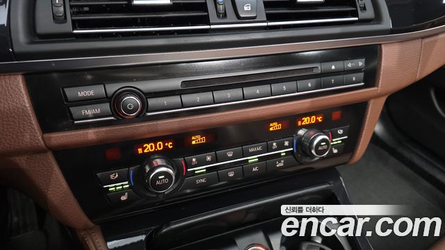BMW 5-Series 2016 — photo 17