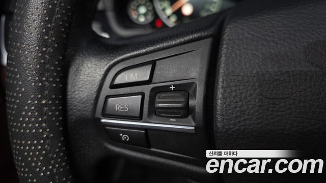BMW 5-Series 2016 — photo 18