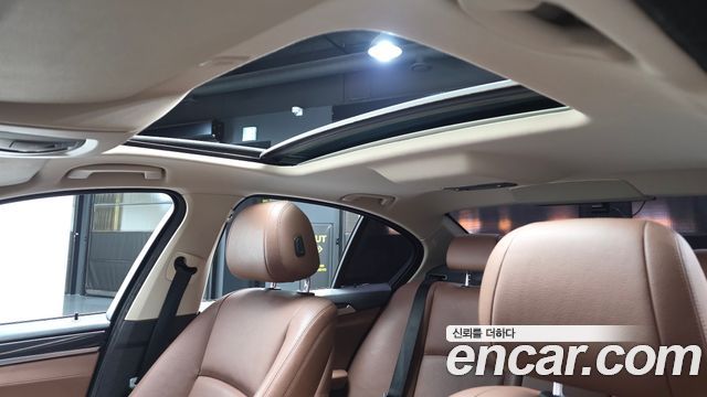 BMW 5-Series 2016 — photo 19