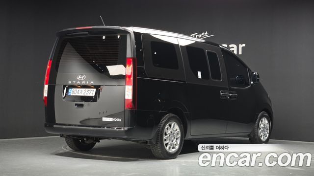Hyundai Staria 2023 — photo 2