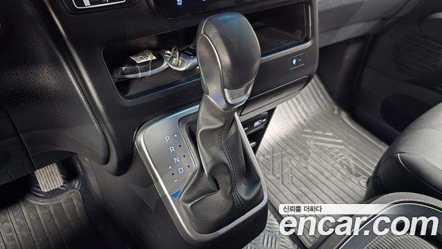 Hyundai Staria 2023 — photo 12