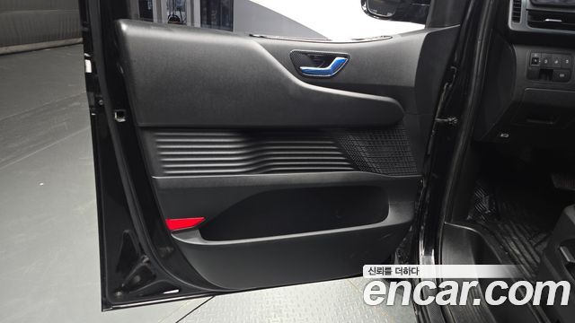 Hyundai Staria 2023 — photo 14
