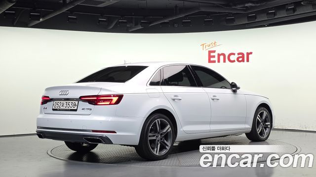 Audi A4 2019 — photo 2