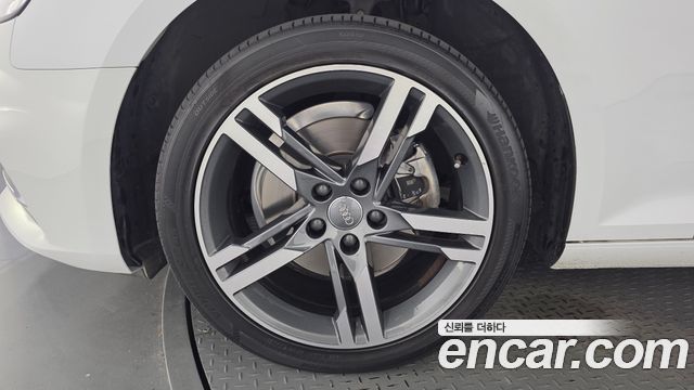 Audi A4 2019 — photo 5