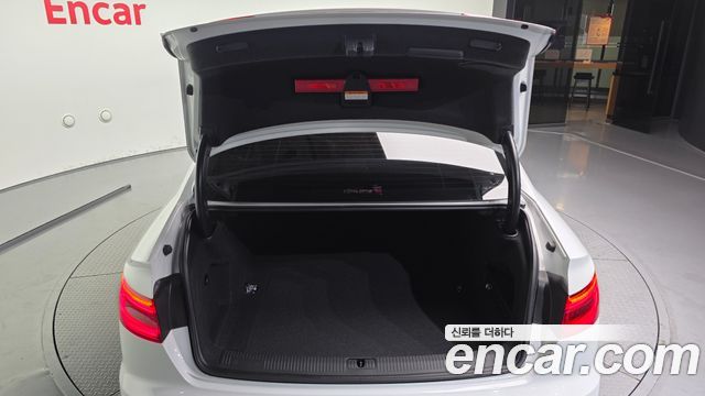 Audi A4 2019 — photo 26