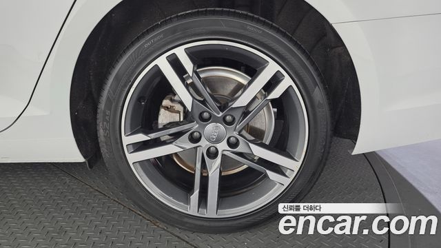 Audi A4 2019 — photo 7