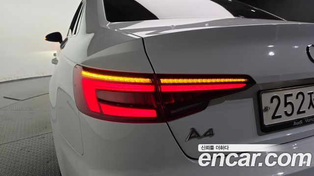 Audi A4 2019 — photo 9