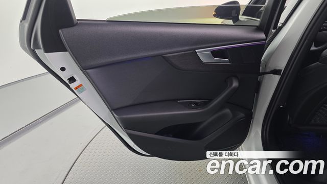 Audi A4 2019 — photo 15