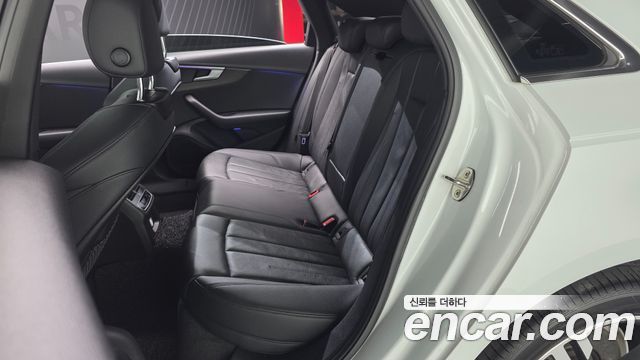 Audi A4 2019 — photo 16