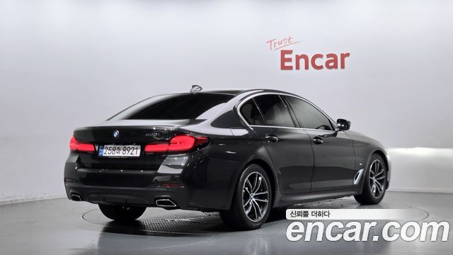 BMW 5-Series 2022 — photo 2