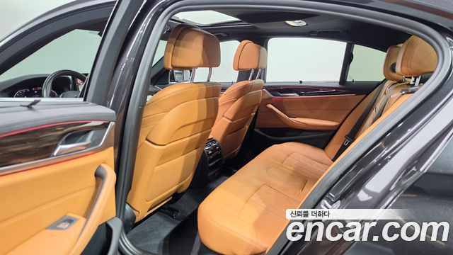 BMW 5-Series 2022 — photo 17