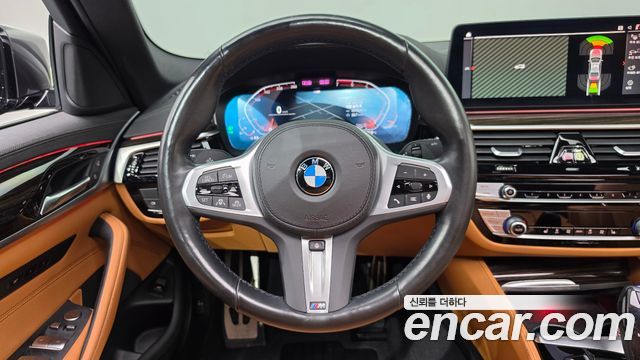 BMW 5-Series 2022 — photo 19