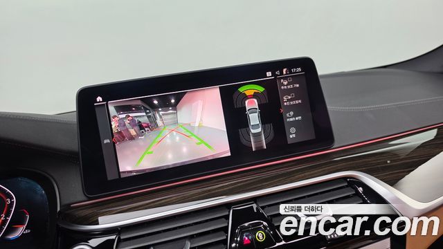 BMW 5-Series 2022 — photo 20