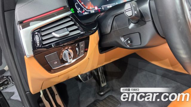 BMW 5-Series 2022 — photo 23