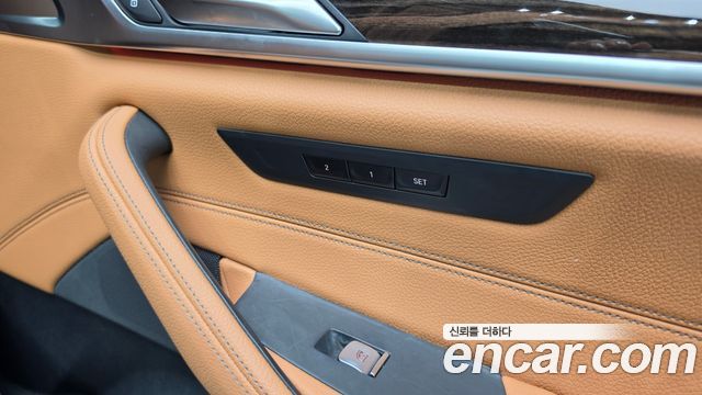BMW 5-Series 2022 — photo 25