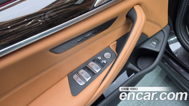 BMW 5-Series 2022 — photo 26