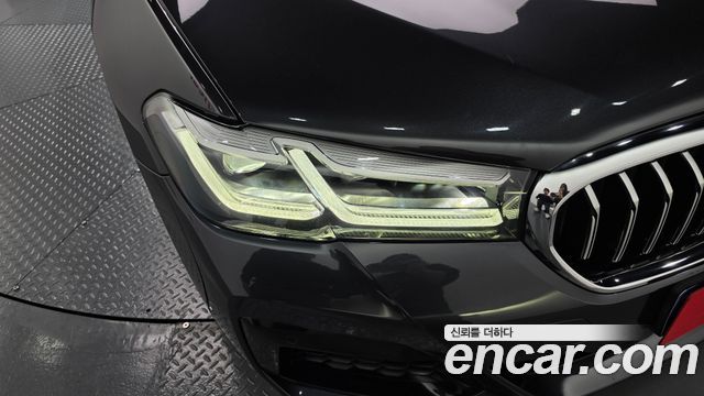 BMW 5-Series 2022 — photo 8