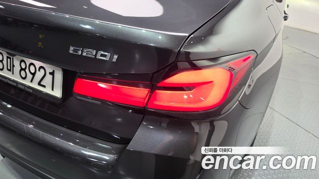 BMW 5-Series 2022 — photo 9