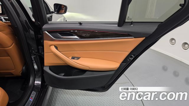 BMW 5-Series 2022 — photo 15