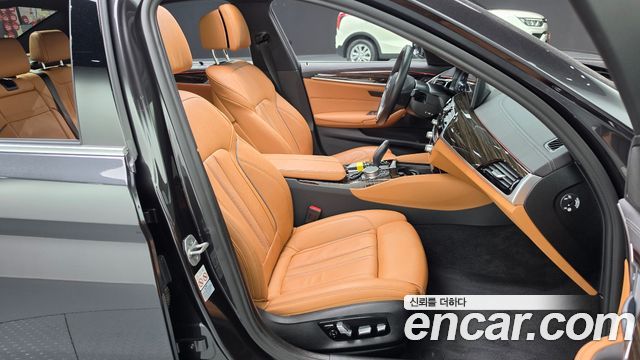 BMW 5-Series 2022 — photo 16