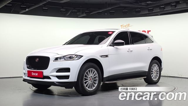 Jaguar F-PACE 2017 — photo 1