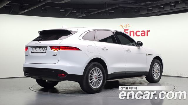 Jaguar F-PACE 2017 — photo 2