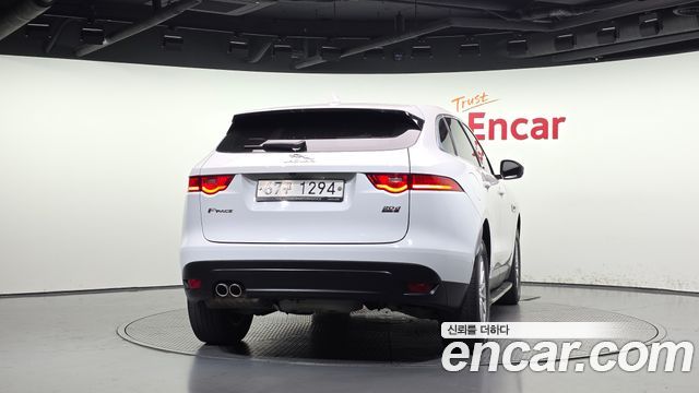 Jaguar F-PACE 2017 — photo 4