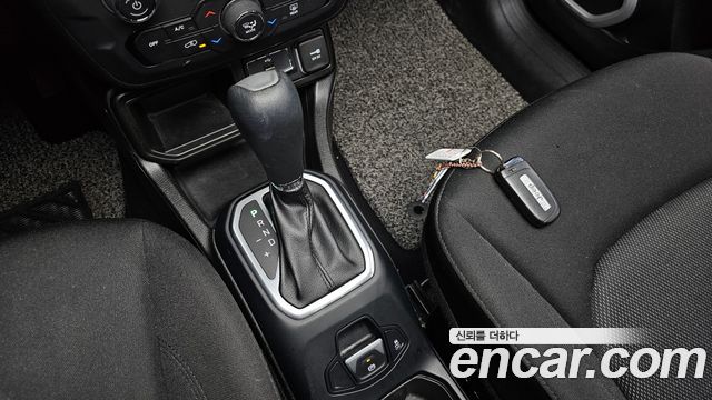Jeep Renegade 2020 — photo 12