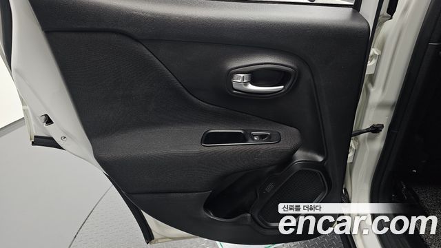 Jeep Renegade 2020 — photo 15
