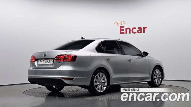 Volkswagen Jetta 2013 — photo 2