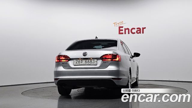 Volkswagen Jetta 2013 — photo 4