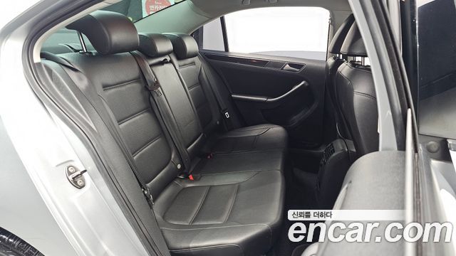 Volkswagen Jetta 2013 — photo 17