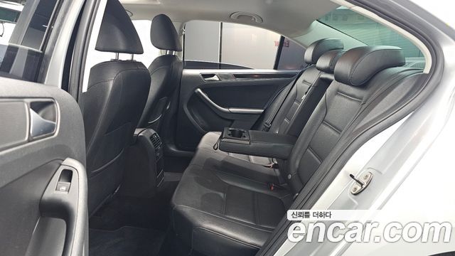 Volkswagen Jetta 2013 — photo 18