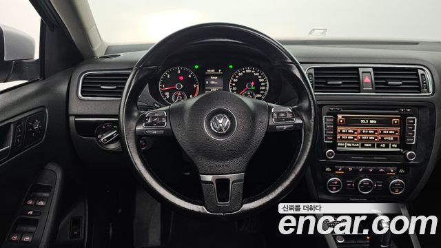 Volkswagen Jetta 2013 — photo 19