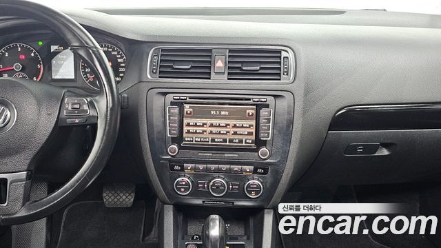 Volkswagen Jetta 2013 — photo 20