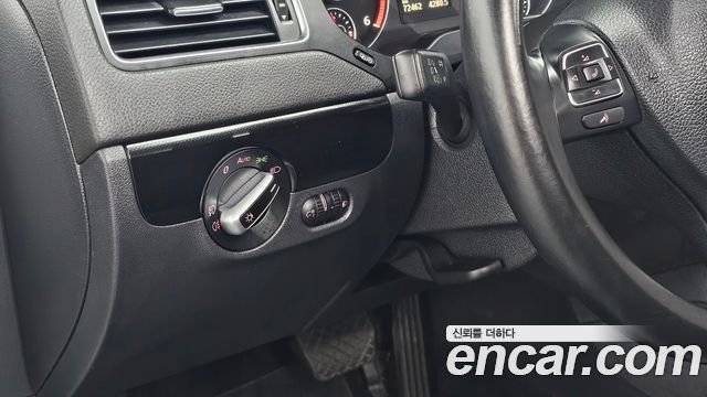 Volkswagen Jetta 2013 — photo 22