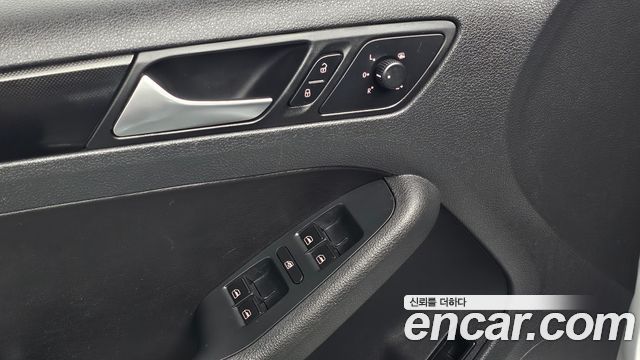 Volkswagen Jetta 2013 — photo 23