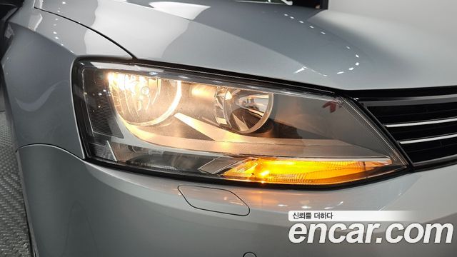 Volkswagen Jetta 2013 — photo 8