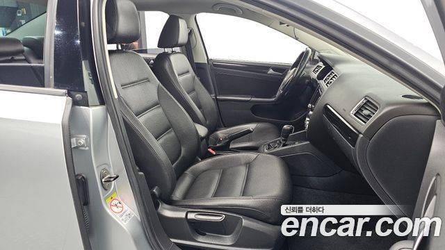 Volkswagen Jetta 2013 — photo 16